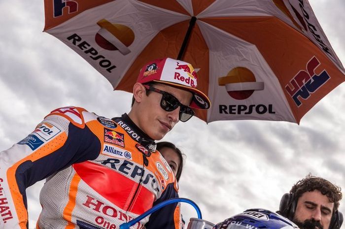 Pembalap Repsol Honda, Marc Marquez, bersiap menjalani balapan MotoGP Malaysia 2019 di Sirkuit Internasional Sepang, Minggu (3/11/2019).