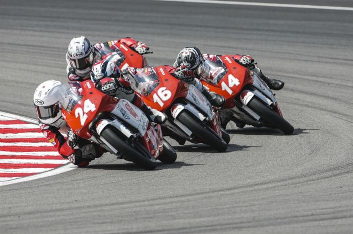 Ilustrasi balapan Asia Talent Cup. Tampak pembalap Indonesia, Adenanta Putra (nomor 16),  beraksi pada balapan kedua musim 2019 di Sirkuit Sepang, Malaysia, Minggu (3/11/2019)