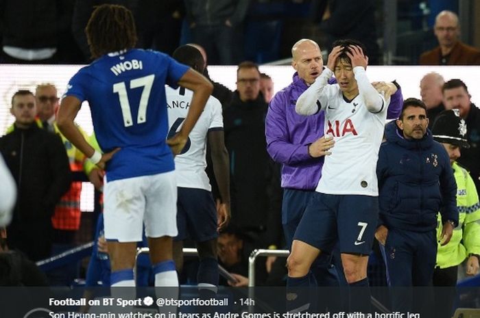 Ekspresi penyerang sayap Tottenham Hotspur, Son Heung-min, yang tampak terpukul setelah melakukan tekel horor terhadap gelandang Everton, Andre Gomes, dalam lanjutan pertandingan pekan ke-11 Liga Inggris di Stadion Goodison Park, Minggu (3/11/2019).