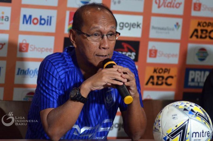 Pelatih PSIS Semarang, Bambang Nurdiansyah, dalam konferensi pers jelang laga melawan Persib Bandung, Selasa (5/11/2019).