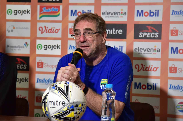 Pelatih Persib Bandung, Robert Rene Alberts.