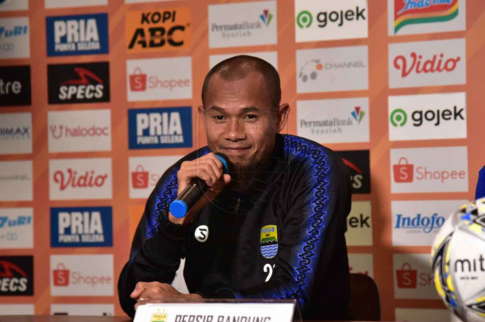 Kapten Persib Bandung, Supardi Nasir, memberikan komentar saat konferensi pers sebelum laga kontra PSIS Semarang pada pekan ke-27 Liga 1 2019.