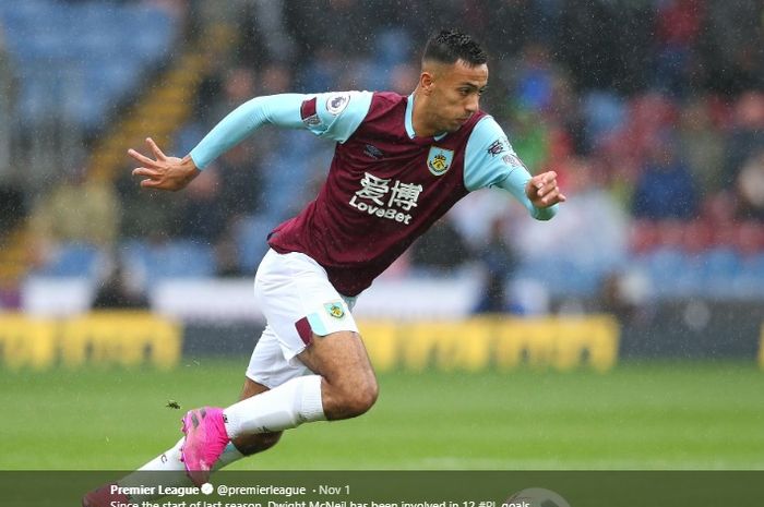 Winger muda Burnley, Dwight McNeil, dikabarkan diincar mantan klubnya Manchester United.