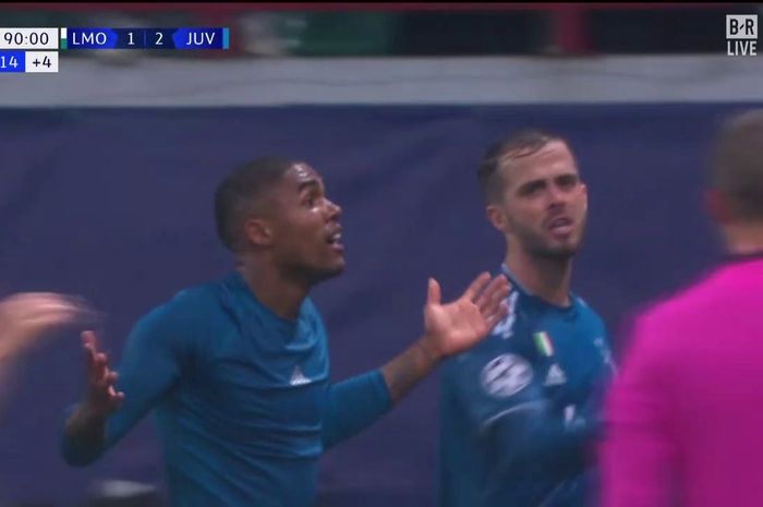 Selebrasi Douglas Costa usai menjebol gawang Lokomotiv Moskva, di Stadion Lokomotiv pada matchday 4 Liga Champions grup D, Rabu (6/11/2019) atau Kamis dini hari WIB. 