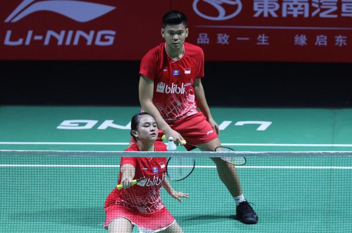 Pasangan ganda campuran Indonesia, Praveen Jordan/Melati Daeva Oktavianti, saat menjalani laga melawan Chris Adcock/Gabrielle Adcock (Inggris) pada babak kedua Fuzhou China Open 2019.