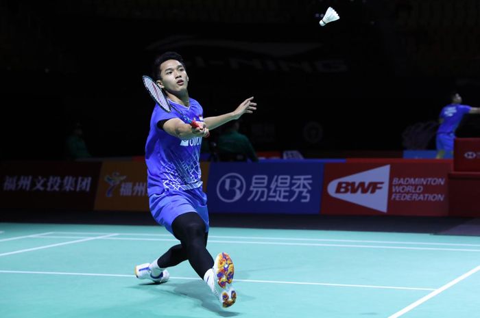 Jonatan Christie tampil pada babak perempat final Fuzhou China Open 2019 di Haixia Olympic Sports Center, Fuzhou, China, Jumat (8/11/2019)