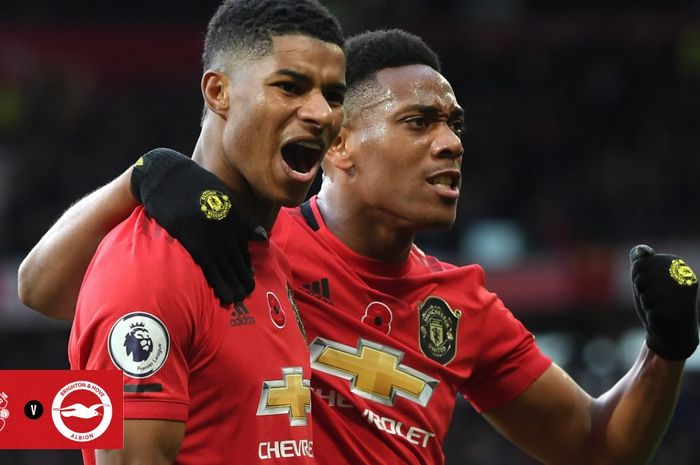 Penyerang Manchester United, Marcus Rashford (kiri), merayakan golnya bersama Anthony Martial dalam laga Liga Inggris melawan Brighton &amp; Hove Albion di Stadion Old Trafford, Minggu (10/11/2019).