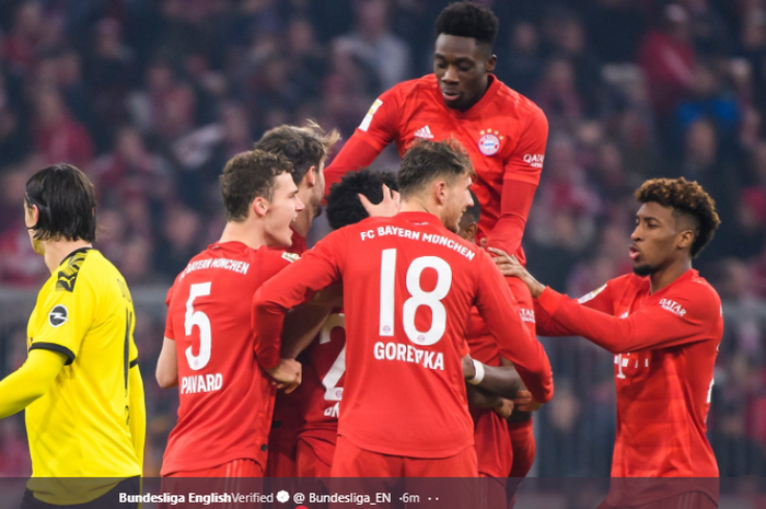 Pemain Bayern Muenchen sedang melakukan selebrasi gol keempat mereka ke gawang Borussia Dortmund, Minggu (10/11/2019)