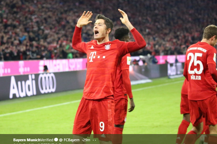 Robert Lewandowski merayakan golnya ke gawang Dortmund dalam laga bertajuk Der Klassiker, MInggu (10/11/2019)