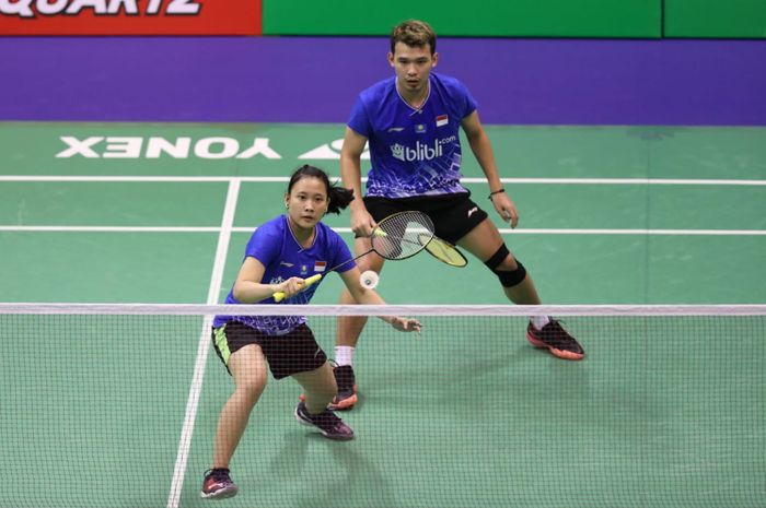 Pasangan ganda campuran Indonesia, Rinov Rivaldy/Pitha Haningtyas Mentari, pada babak pertama Hong Kong Open 2019 di Hong Kong Coliseum, Selasa (12/11/2019).