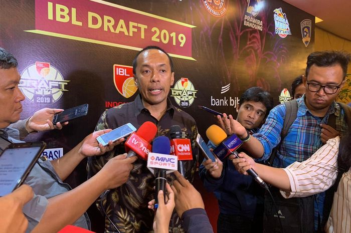 Pelatih Pelita Jaya Jakarta, Octaviarro Romely Tamtelahitu, saat ditemui usai acara Draft IBL di Jakarta, Selasa (12/11/2019)