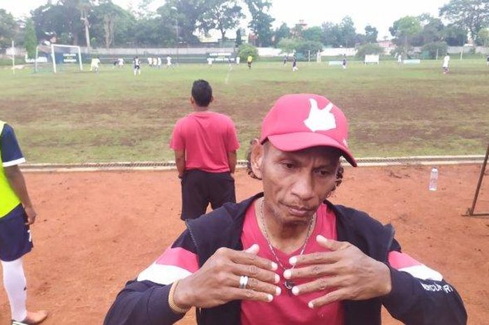 Mantan pemain timnas Indonesia, Rochy Putiray.