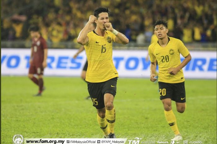 Para pemain timnas Malaysia merayakan gol ke gawang Thailand dalam partai kualifikasi Piala Dunia 2022 di Stadion Bukit Jalil, Kuala Lumpur, 14 November 2019.