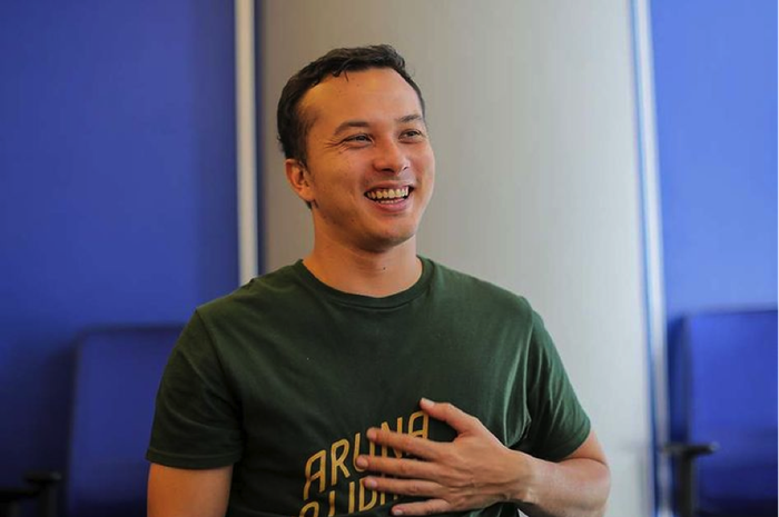 Artis ganteng, Nicholas Saputra, ungkap mimpinya jadi atlet termasuk bulu tangkis.