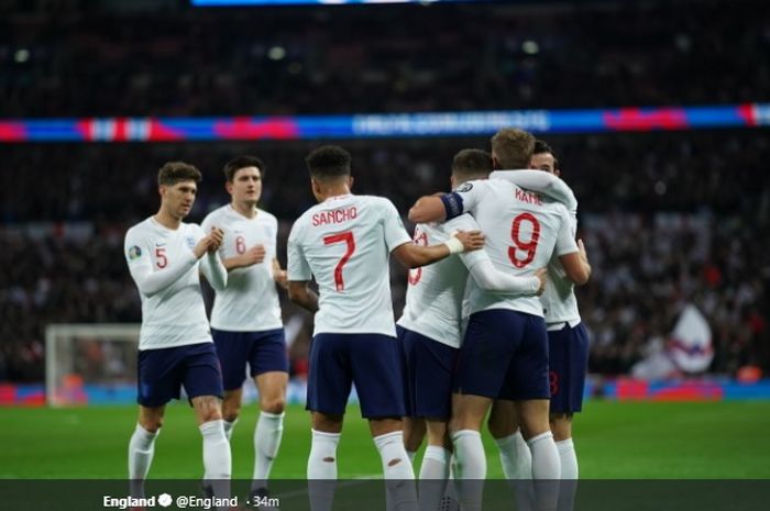 Para pemain timnas Inggris merayakan gol ketiga Harry Kane dalam pertandingan melawan Montenegro pada Kualifikasi Euro 2020 di Stadion Wembley, Kamis (14/11/2019) atau Jumat dini hari WIB.