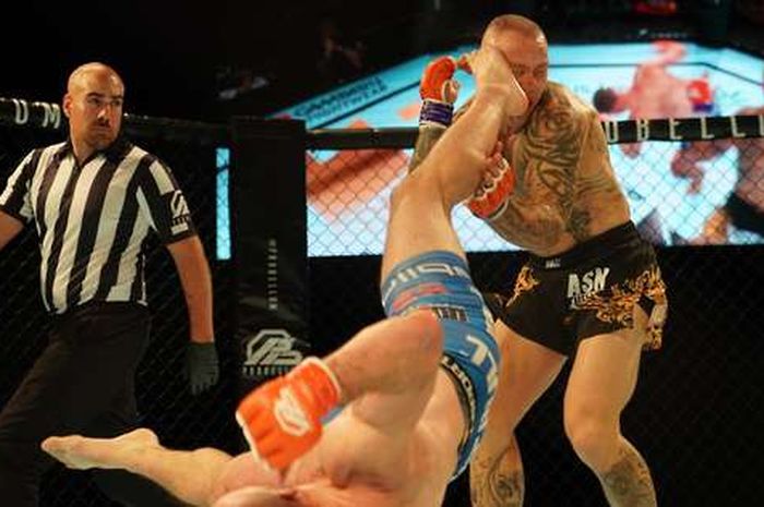 Tendangan Petarung UFC saat Buat Lawannya KO