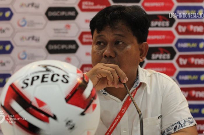 Pelatih Persik Kediri, Budiarjo Thalib, memberikan keterangan jelang laga timnya melawan Martapura FC pada delapan besar Liga 2 2019.