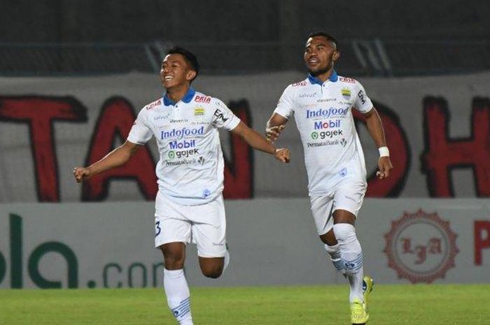 Pemain Persib Bandung, Febri Hariyadi, menjalani Ramadan tanpa tradisi keluarga. 