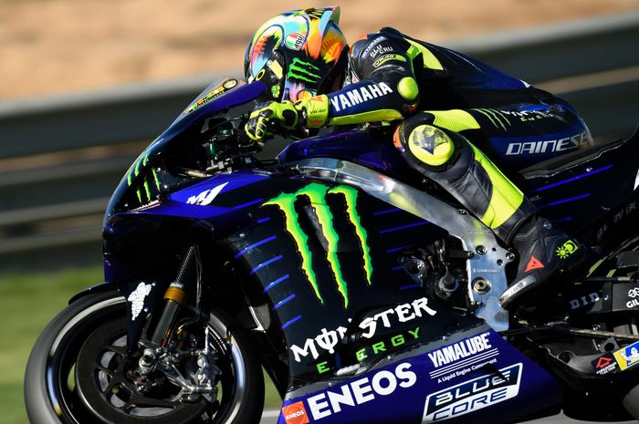 Pembalap Monster Energy Yamaha, Valentino Rossi, menjalani tes pramusim MotoGP 2020 di Sirkuit Ricardo Tormo, Valencia.