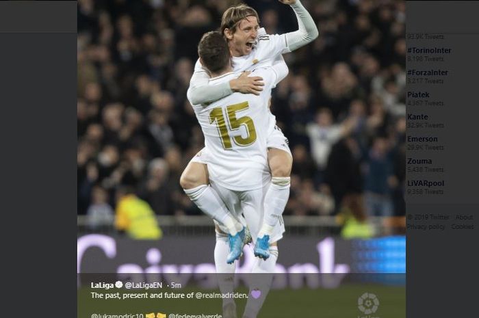 Selebrasi Luka Modric dan Federico Valverde usai Real Madrid menang atas Real Sociedad di Stadion Santiago Bernabeu pada pekan ke-14 Liga Spanyol, Sabtu (23/11/2019) atau Minggu dini hari WIB.