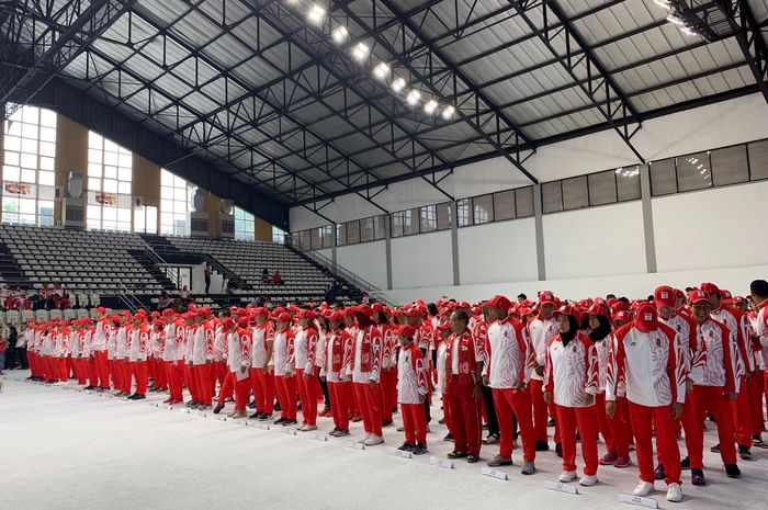 Para kontingen Indonesia yang akan berangkat ke SEA Games 2019 di Filipina berbaris jelang pelepasan oleh Menpora RI di Jakarta, Rabu (27/11/2019)