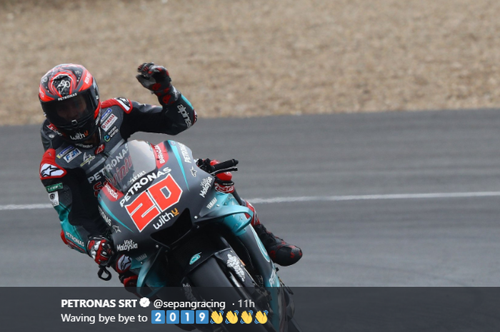 Pembalap Petronas Yamaha SRT, Fabio Quartararo, berpose saat melakoni sesi tes pramusim MotoGP 2020 di Sirkuit Jerez, Spanyol. 