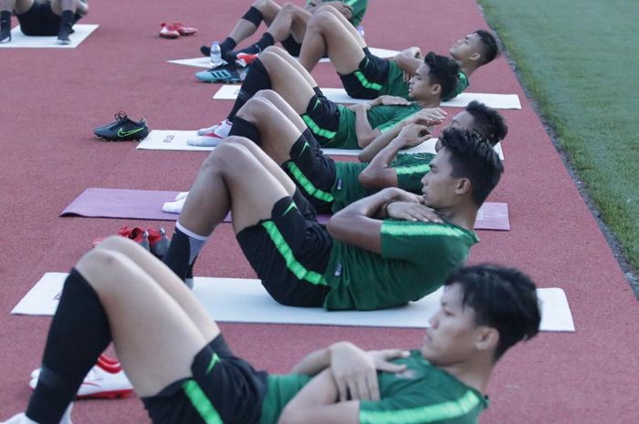 Sesi latihan pemain timnas U-22 Indonesia di Stadion Rizal Memoriam, Filipina, Rabu (27/11/2019).