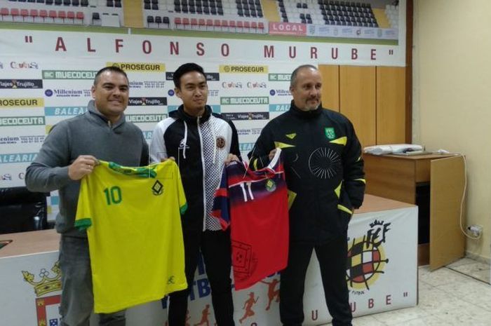 Khairul Imam Zakiri sat diperkenalkan oleh Gymnasia Ceuta pada hari Kamis (21/11/2019) di Stadion Alfonso Murube.