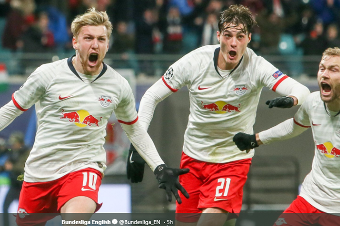 Striker RB Leipzig, Emil Forsberg (Kiri) saat merayakan golnya ke gawang Benfica dalam ajang Liga Champions, Kamis (28/11/2019)