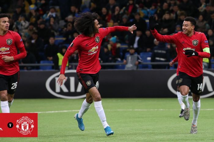 Pemain Manchester United, Jesse Lingard (kanan), merayakan gol yang dicetak ke gawang Astana dalam laga Grup L Liga Europa di Stadion Astana Arena, Kamis (28/11/2019).