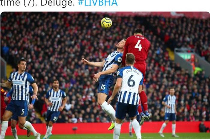 Bek Liverpool, Virgil van Dijk, mencetak gol dalam laga Liga Inggris melawan Brighton &amp; Hove Albion di Stadion Anfield, Sabtu (30/11/2019).