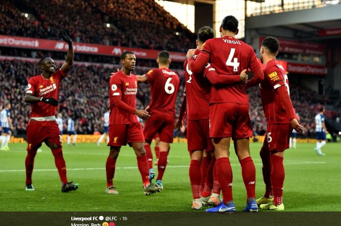 Para pemain Liverpool merayakan gol yang dicetak Virgil van Dijk ke gawang Brighton &amp; Hove Albion di Stadion Anfield, Sabtu (30/11/2019). 