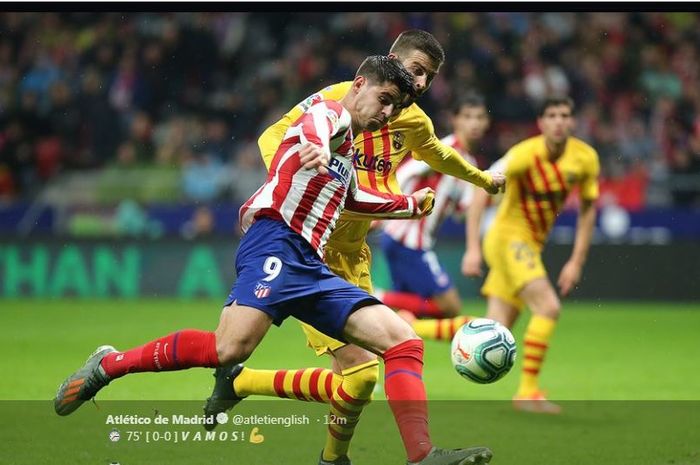 Duel Alvaro Morata vs Gerard Pique dalam partai Liga Spanyol antara Atletico Madrid vs Barcelona di Wanda Metropolitano, Madrid, 1 Desember 2019.