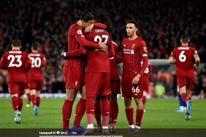 Para pemain Liverpool menyambut gol kedua Divock Origi yang dicetak ke gawang Everton pada pertandingan pekan ke-15 Liga Inggris, Rabu (4/12/2019).