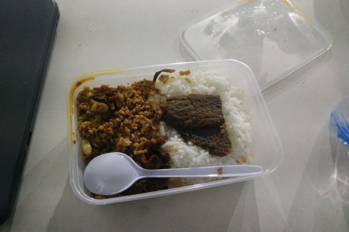 Menu makanan yang diantar pihak CdM Indonesia saat SEA Games 2019, Filipina, Rabu (4/12/2019).