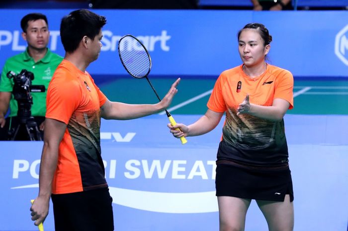 Pebulu tangkis Indonesia, Praveen Jordan/Melati Daeva Oktavianti beraksi saat pertandingan semifinal bulu tangkis perorangan SEA Games 2019, Minggu (8/12/2019) di Muntinlupa Sports Complex.