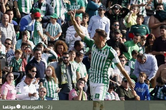 Kapten Real Betis, Joaquin Sanchez, merayakan hat-trick yang ia cetak ke gawang Athletic Bilbao dalam laga Liga Spanyol pekan ke-16 pada Ahad (8/12/2019) di Stadion Benito Villamarin, Sevilla.