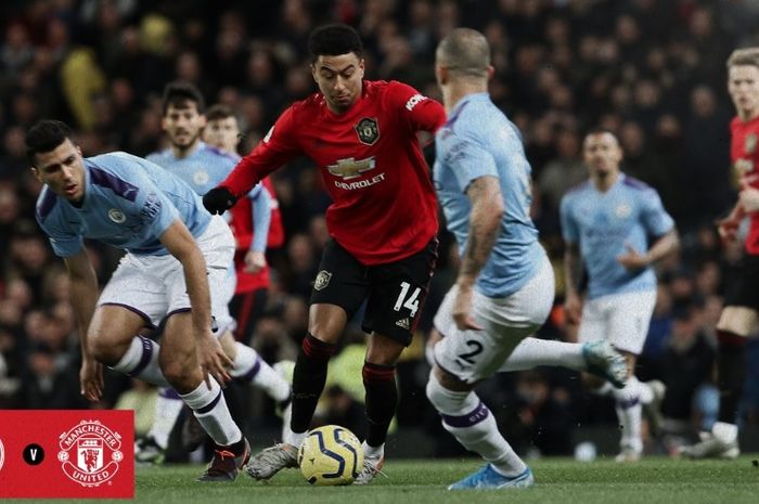 Jese Lingard mencoba melewati Kyle Walker pada pertandingan derbi Manchester dalam duel Manchester City versus Manchester United di Stadion Etihad, Sabtu (7/12/2019).