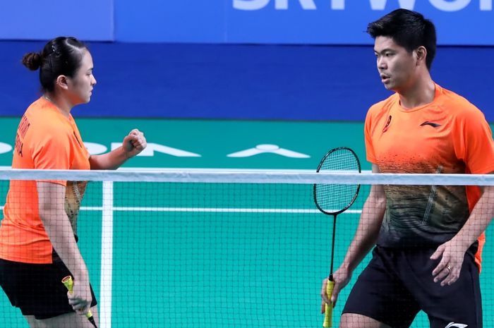 Pebulu tangkis Indonesia, Praveen Jordan/Melati Daeva Oktavianti beraksi saat pertandingan semifinal bulu tangkis perorangan SEA Games 2019, Minggu (8/12/2019) di Muntinlupa Sports Complex.