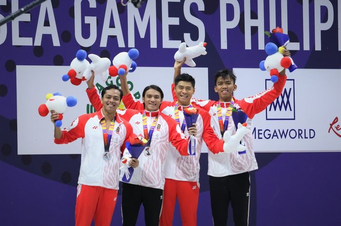 Tim renang Indonesia usai menyabet medali perak SEA Games 2019, Filipina, Senin (9/12/2019)