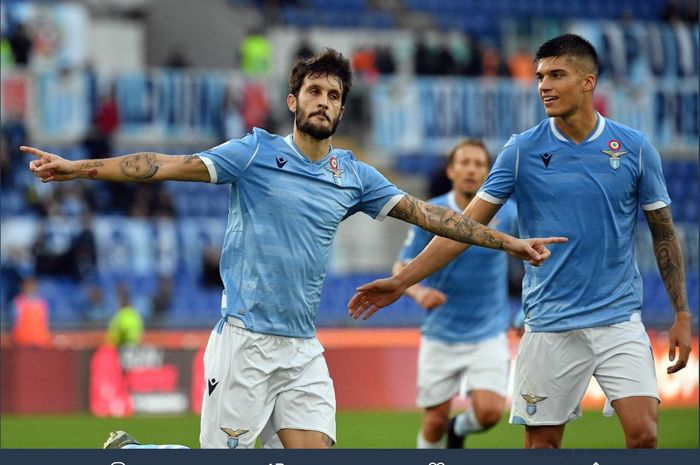 Gelandang Lazio, Luis Alberto (kiri).