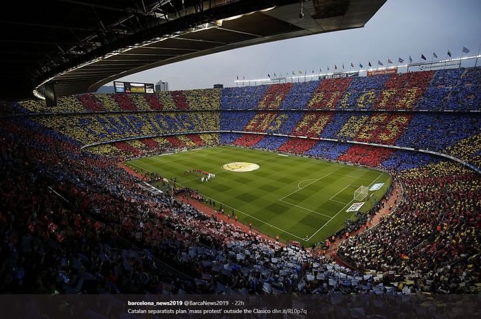 Panorama tribune Stadion Camp Nou, markas FC Barcelona.