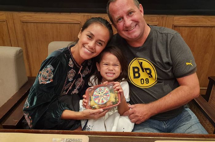 9 Tahun Menikah dengan Bule, Artis Cantik ini Mengaku Tak Pernah dapat Jatah Bulanan dari Sang Suami