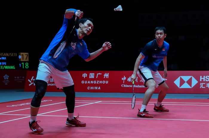 Pemain ganda putra Indonesia, Mohammad Ahsan/Hendra Setiawan, tampil pada laga ketiga Grup B BWF World Tour Finals 2019 di Tianhe Gymnasium, Guangzhou, China, Jumat (13/12/2019)