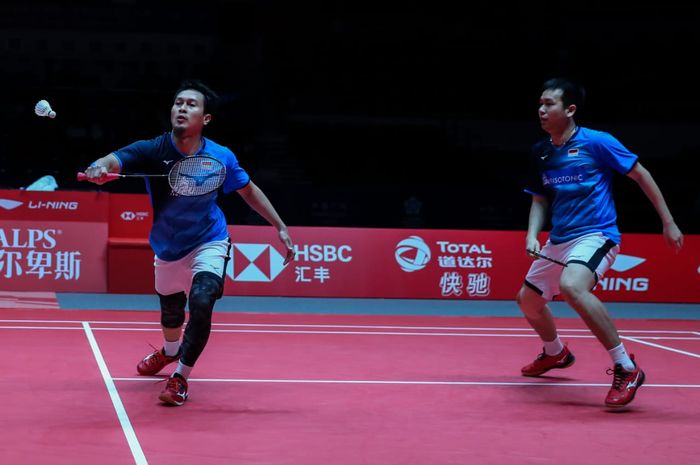 Mohammad Ahsan/Hendra Setiawan bertanding pada laga ketiga Grup B BWF World Tour Finals 2019 di Tianhe Gymnasium, Guangzhou, China, Jumat (13/12/2019)