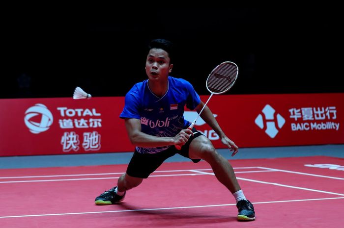 Pebulu tangkis Indonesia, Anthony Sinisuka Ginting, bermain pada semifinal BWF World Tour Finals 2019 di Tianhe Gymnasium, Guangzhou, China, Sabtu (14/12/2019)