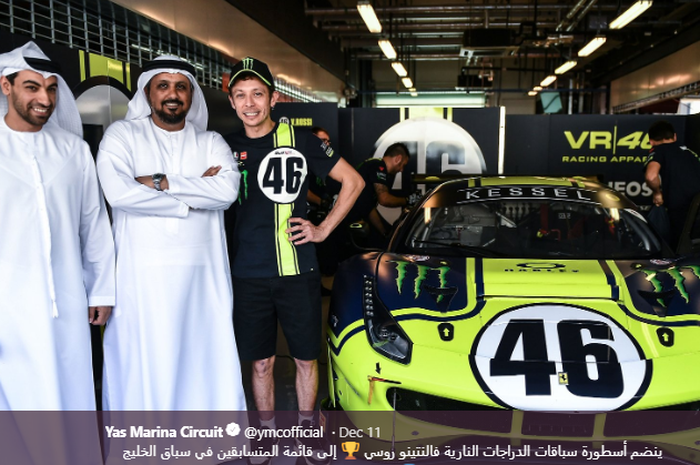 Valentino Rossi mengikuti balapan Gulf 12 Hours yang berlangsung di Sirkuit Yas Marina, Abu Dhabi, Uni Emirat Arab, 14 Desember 2019.