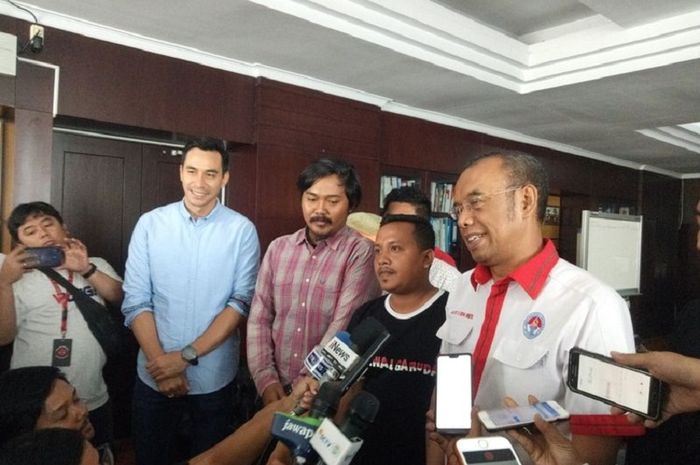 Sesmenpora, Gatot S Dewa Broto (kanan) bersama Jovan dan Fuad Naji serta Darius Sinatriya.