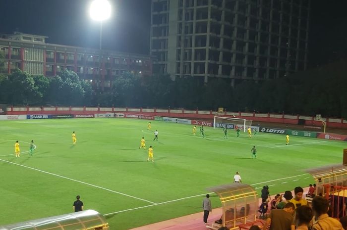 Suasana pertandingan pekan ke-33 Liga 1 2019 antara Bhayangkara FC melawan Kalteng Putra di Stadion PTIK, Jakarta Selatan pada Senin (16/12/2019).