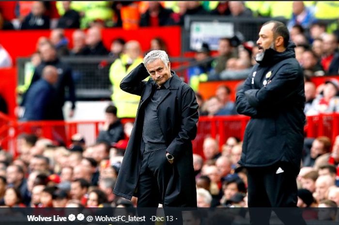 Jose Mourinho (Kiri) dan pelatih Wolverhampton Wanderes, Nuno Esprito Santos